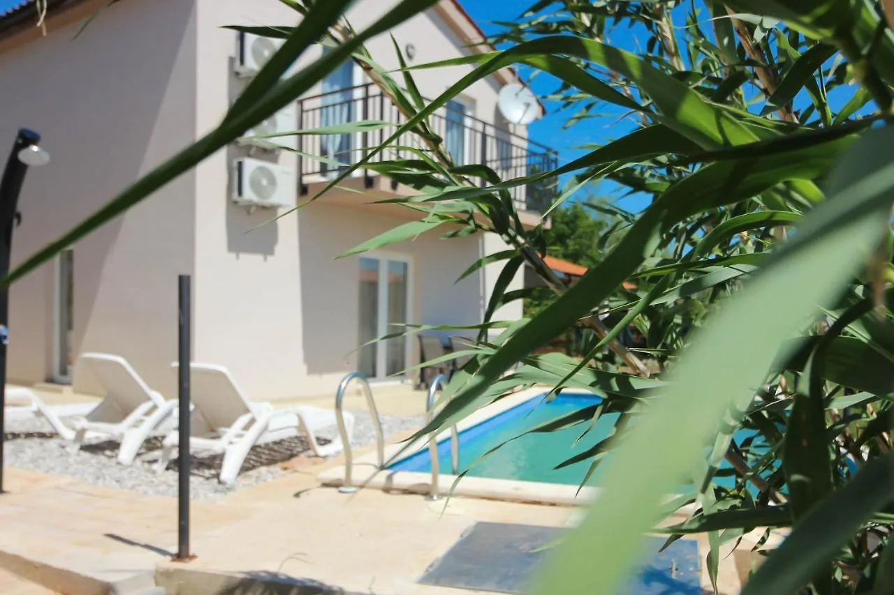 New Villa Seve II With Pool, Near The Town Center, 3Km From The Beach Pula