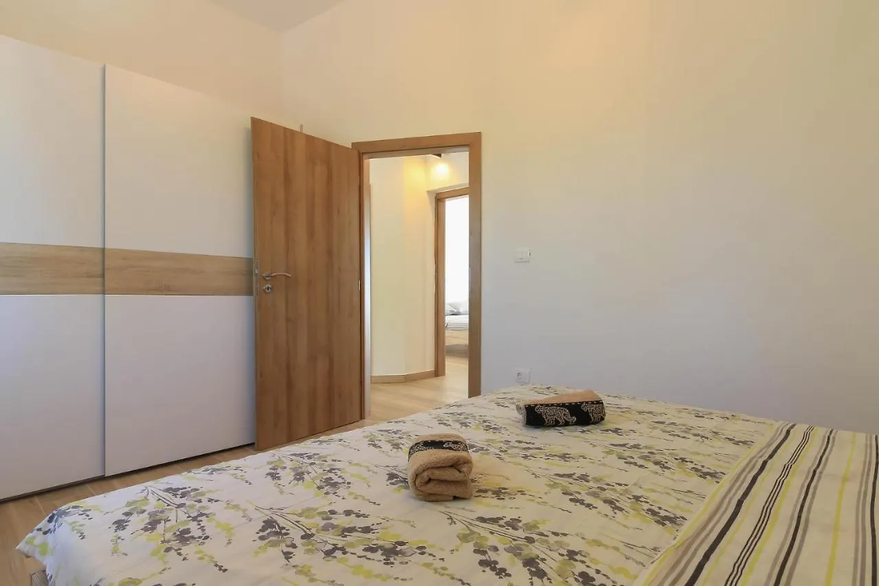 New Villa Seve II With Pool, Near The Town Center, 3Km From The Beach Pula